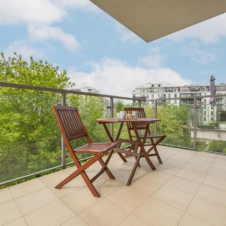 City Apartment With Parking Near Metro Mlociny By Noclegi Renters Варшава Екстериор снимка