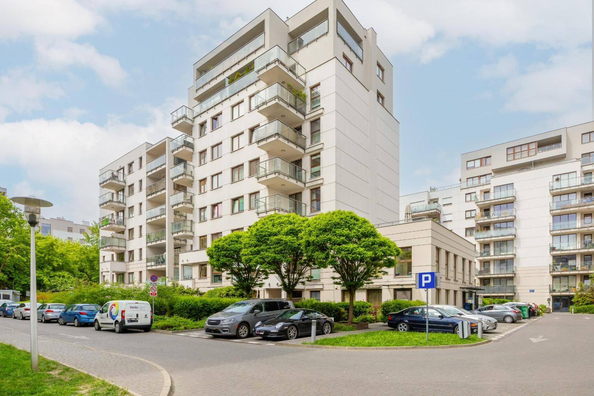 City Apartment With Parking Near Metro Mlociny By Noclegi Renters Варшава Екстериор снимка